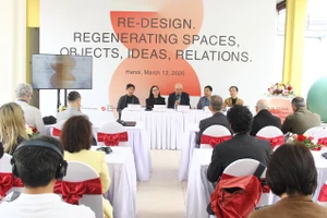 Chương trình được tổ chức dưới hình thức tọa đàm, kết hợp giữa phỏng vấn và thảo luận mở.