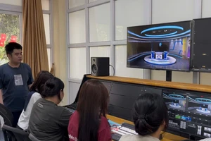 Sinh viên Khoa Công nghệ thông tin và Truyền thông (Học viện Quản lý giáo dục) thực hành tại phòng Studio.