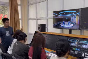 Sinh viên Khoa Công nghệ thông tin và Truyền thông (Học viện Quản lý giáo dục) thực hành tại phòng Studio.