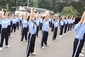 Sinh viên Học viện Y - Dược học cổ truyền Việt Nam trình diễn bài tập dưỡng sinh đặc biệt tại Ngày Sức khỏe toàn dân 7/4.