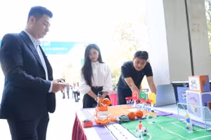 Trải nghiệm cùng Robotics.