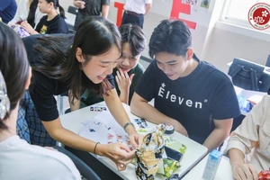 Sinh viên Trường ĐH Việt Nhật (ĐH Quốc gia Hà Nội).