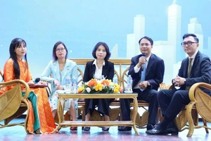 Các chuyên gia tham gia Tọa đàm khoa học.