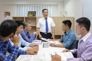 GS.TSKH Nguyễn Đình Đức - Trường Đại học Công nghệ, Đại học Quốc gia Hà Nội.