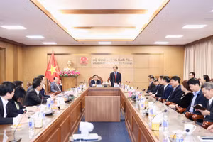 Quang cảnh buổi làm việc.