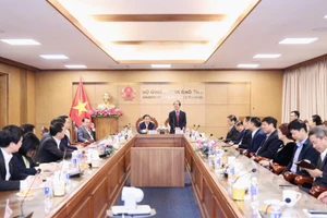 Quang cảnh buổi làm việc.