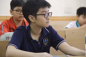 Học sinh tham dự Kỳ thi Olympic Hóa học và Khoa học tự nhiên dành cho học sinh phổ thông lần thứ III.