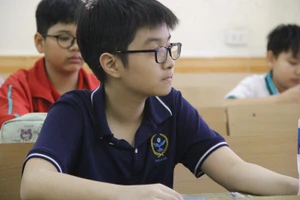 Học sinh tham dự Kỳ thi Olympic Hóa học và Khoa học tự nhiên dành cho học sinh phổ thông lần thứ III.