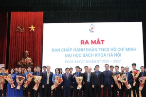 Ban chấp hành Đoàn TNCS Hồ Chí Minh ĐH Bách khoa Hà Nội nhiệm kỳ 2024 – 2027 ra mắt Đại hội.