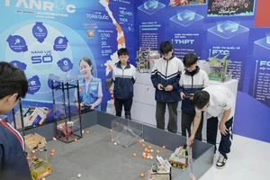 Học sinh trải nghiệm Hệ sinh thái STEM tại Hòa Lạc.