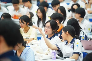 Tất cả thí sinh (bao gồm cả thí sinh được xét tuyển thẳng) phải thực hiện đăng ký xét tuyển trực tuyến.
