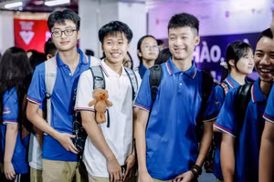 Học sinh đến tham dự Future Fest - ngày hội tìm hiểu và khám phá bức tranh 64 ngành học, nghề nghiệp do Trường ĐH Phương Đông chủ trì tổ chức.