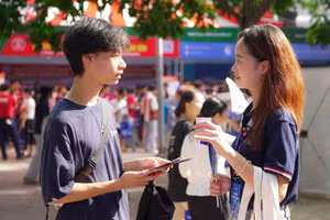 Thí sinh tham dự Ngày hội lựa chọn nguyện vọng xét tuyển năm 2025.