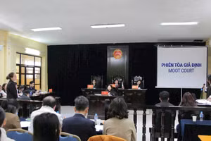 Sinh viên ngành Luật, Trường ĐH Mở Hà Nội thực hành diễn án.