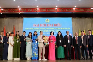 Ban Chấp hành Công đoàn Trường ĐH Kinh doanh và Công nghệ Hà Nội khoá VI, nhiệm kỳ 2025 - 2030 ra mắt tại Đại hội.