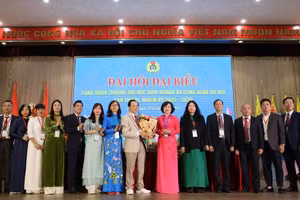 Ban Chấp hành Công đoàn Trường ĐH Kinh doanh và Công nghệ Hà Nội khoá VI, nhiệm kỳ 2025 - 2030 ra mắt tại Đại hội.