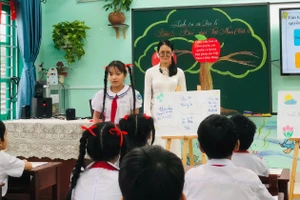 Một tiết học về bảo vệ môi trường, bảo tồn đại dương của Trường Tiểu học Sơn Phong (Hội An, Đà Nẵng).