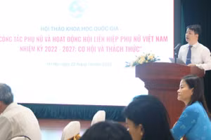 PGS.TS Trần Quang Tiến – Giám đốc Học viện Phụ nữ Việt Nam phát biểu đề dẫn Hội thảo.
