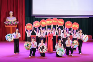 Sinh viên Trường ĐH Sư phạm Hà Nội 2 tham gia Hội thi nghiệp vụ sư phạm cấp trường.