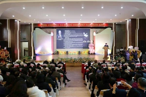 Buổi lễ tri ân diễn ra trong không khí trang nghiêm và long trọng. 