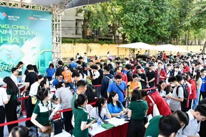 Nhiều học sinh, sinh viên đến trải nghiệm Ngày Thẻ Việt Nam 2024 - Sóng Festival.