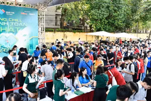 Nhiều học sinh, sinh viên đến trải nghiệm Ngày Thẻ Việt Nam 2024 - Sóng Festival.