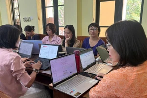 Giáo viên Trường THPT Quang Trung – Đống Đa (Hà Nội) tập huấn Ứng dụng AI và thiết bị công nghệ để thực hiện chương trình giáo dục phổ thông 2018.