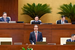 Bộ trưởng Bộ GD&ĐT Nguyễn Kim Sơn trả lời chất vấn - sáng 19/6.