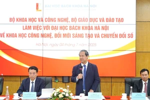 Bộ trưởng Bộ GD&ĐT Nguyễn Kim Sơn phát biểu tại buổi làm việc.