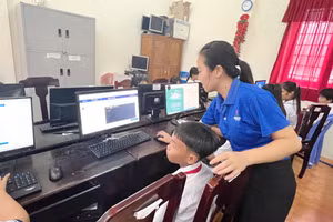 Mỗi thầy cô chính là 'hạt nhân số' để đổi mới giáo dục nơi vùng khó.