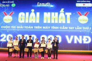 Các thí sinh đoạt giải Nhất tại cuộc thi.