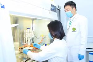 Cán bộ, giảng viên Học viện Nông nghiệp Việt Nam nghiên cứu khoa học.