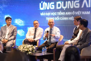 PGS.TS Lê Văn Canh và các diễn giả chia sẻ tại Tọa đàm.