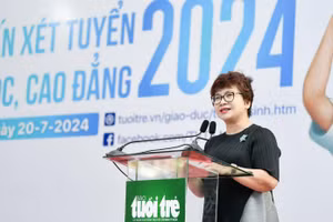 PGS.TS Nguyễn Thu Thủy phát biểu tại Ngày tư vấn xét tuyển đại học, cao đẳng năm 2024.