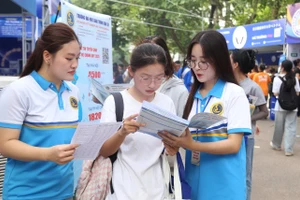 Ngày hội lựa chọn nguyện vọng xét tuyển 2025 – sáng 19/7. Ảnh: NTCC.