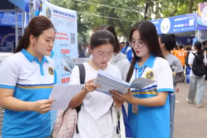 Ngày hội lựa chọn nguyện vọng xét tuyển 2025 – sáng 19/7. Ảnh: NTCC.