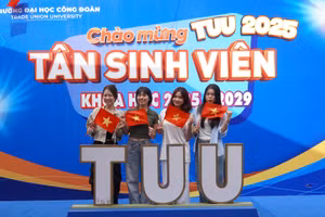 Tân sinh viên sau khi nhập học thành công.