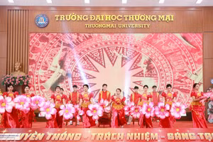 Lễ kỷ niệm 65 năm truyền thống và chào mừng Ngày Nhà giáo Việt Nam 20/11 của Trường ĐH Thương mại.