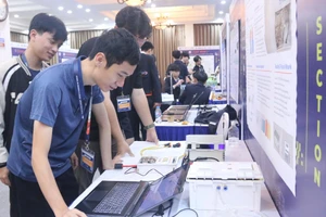 Các đội tham gia Cuộc thi Lập trình quốc tế NAPROCK PROCON được tổ chức tại Việt Nam, do Trường ĐH Công nghệ (ĐH Quốc gia Hà Nội).