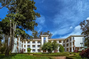 Trường ĐH Đà Lạt có khuôn viên rộng rãi với khí hậu trong lành.