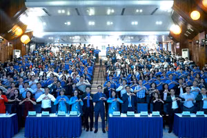 Lễ kỷ niệm 94 năm thành lập Đoàn TNCS Hồ Chí Minh của Trường ĐH Mở Hà Nội diễn ra trang trọng, ấm cúng.