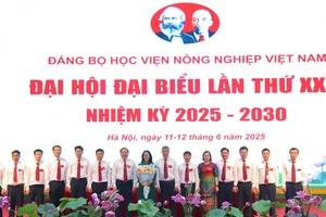 Ban Chấp hành Đảng bộ Học viện Nông nghiệp Việt Nam nhiệm kỳ 2025 - 2030 gồm 15 đồng chí. GS.TS Nguyễn Thị Lan tiếp tục được tín nhiệm bầu là Bí thư Đảng ủy.