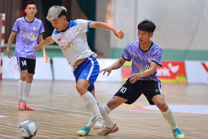 Những pha đi bóng "lắt léo" của các cầu thủ.