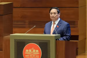 Thủ tướng Chính phủ Phạm Minh Chính trình bày Báo cáo tại phiên khai mạc Kỳ họp thứ 10, Quốc hội khoá XV (sáng 20/10) - Ảnh: VGP/Nhật Bắc.