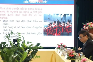 Chuyên gia báo cáo tại Hội thảo.