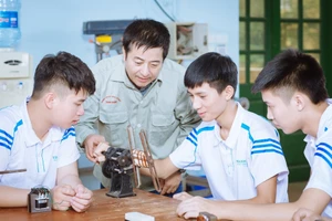 Giáo viên trung cấp chính - Mã số V.09.02.06, được áp dụng hệ số lương của viên chức loại A2 nhóm 1 (A2.1) từ hệ số lương 4,40 đến hệ số lương 6,78. Ảnh minh họa/internet.