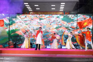 Nhiều tiết mục văn nghệ đặc sắc chào đón tân sinh viên.