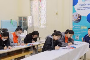 Với kiến thức chuyên môn vững vàng, sinh viên Trường Cao đẳng Y tế Hà Nội tự tin trả lời phỏng vấn của nhà tuyển dụng.