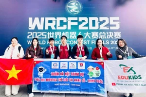 3 học sinh Trường THCS An Dương Vương (Đông Anh, TP. Hà Nội) xuất sắc giành Cúp chiến thắng và 2 Huy chương Vàng danh giá tại vòng chung kết Cuộc thi Robotics thế giới.