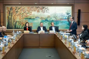 Toàn cảnh phiên thảo luận tổ.